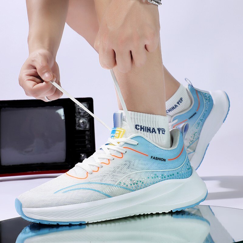 New Men's Fashion Breathable Sneakers